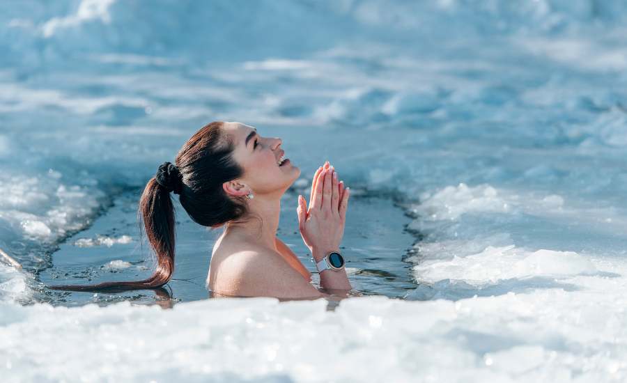La cryothérapie revitalise la peau et favorise la production de collagène, surtout avec le soin du microbiome cutané.